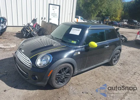 2013 Mini Hardtop Cooper z USA, uszkodzony, nr VIN WMWSU3C53DT689023